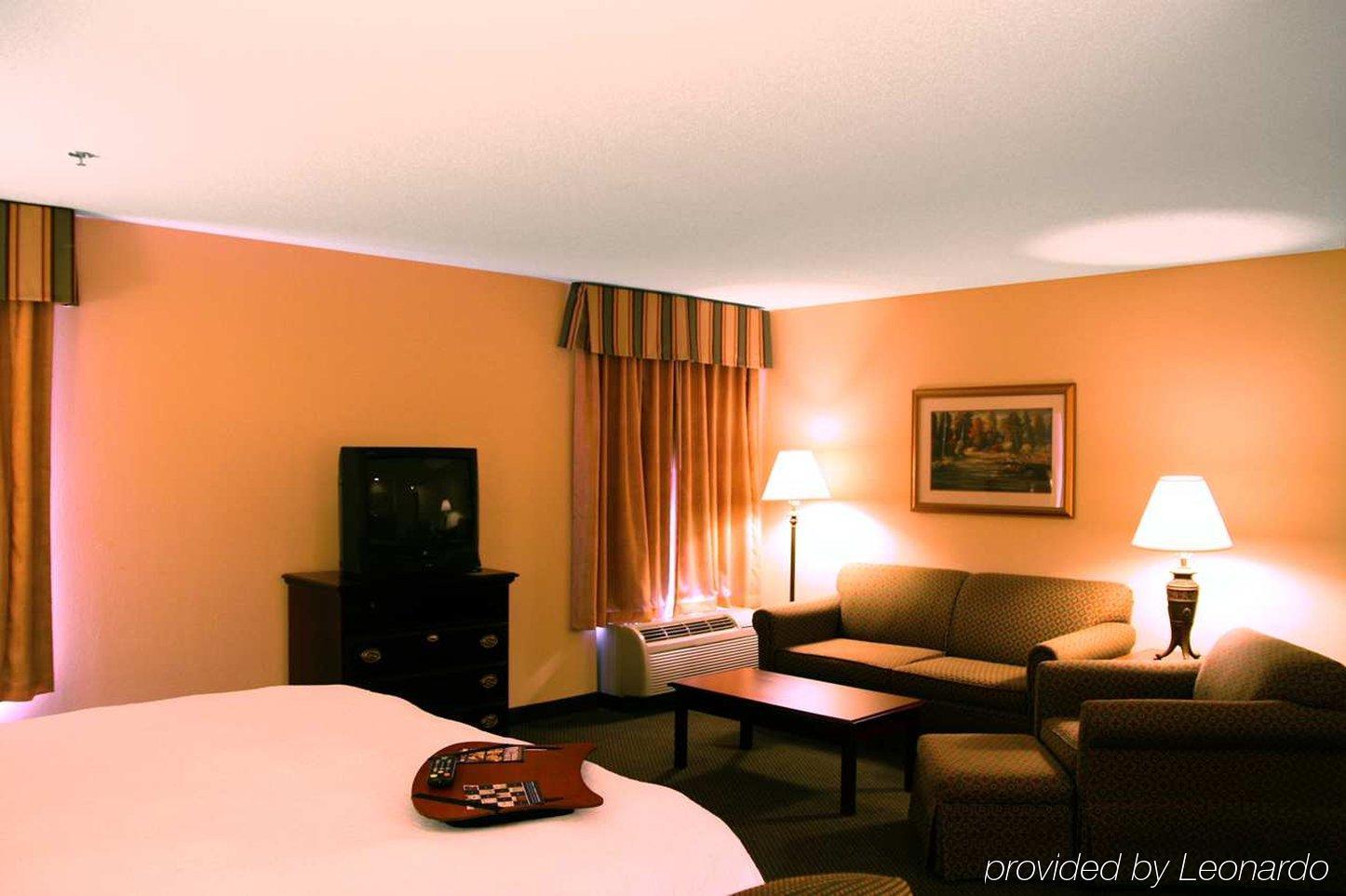 Hampton Inn Уорнър Робинс Стая снимка